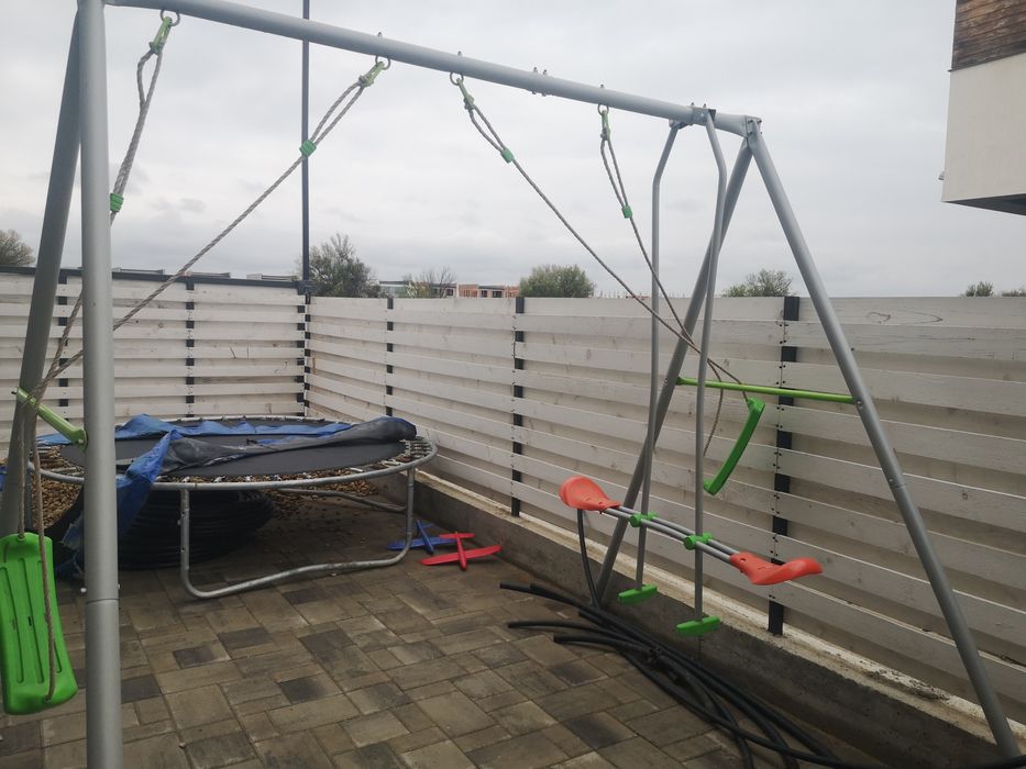 Complex de joaca cu 3 leagane pentru 4 copii