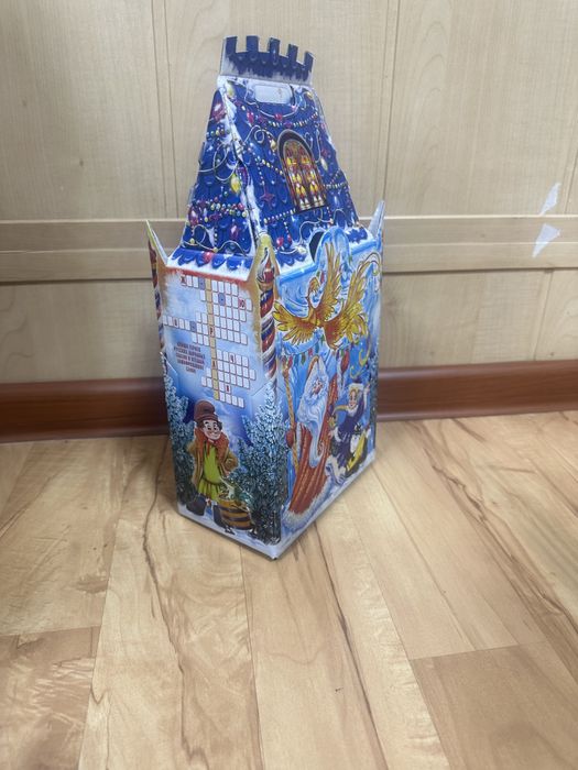 Подарочные новогодние коробки , кульки, упаковка