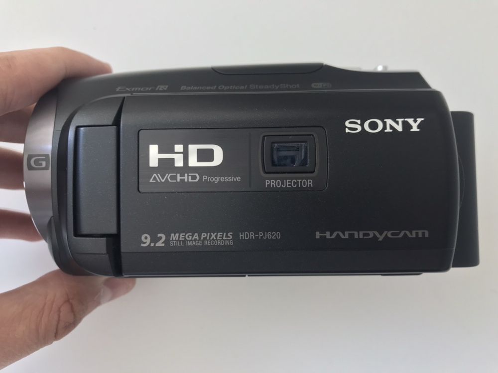Чисто нова видеокамера Sony Exmor R Handycam
