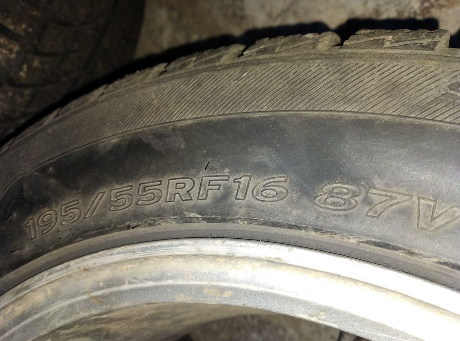 продавам рън флет гуми 16 цола с джантите 195-55-16 за форд фокус