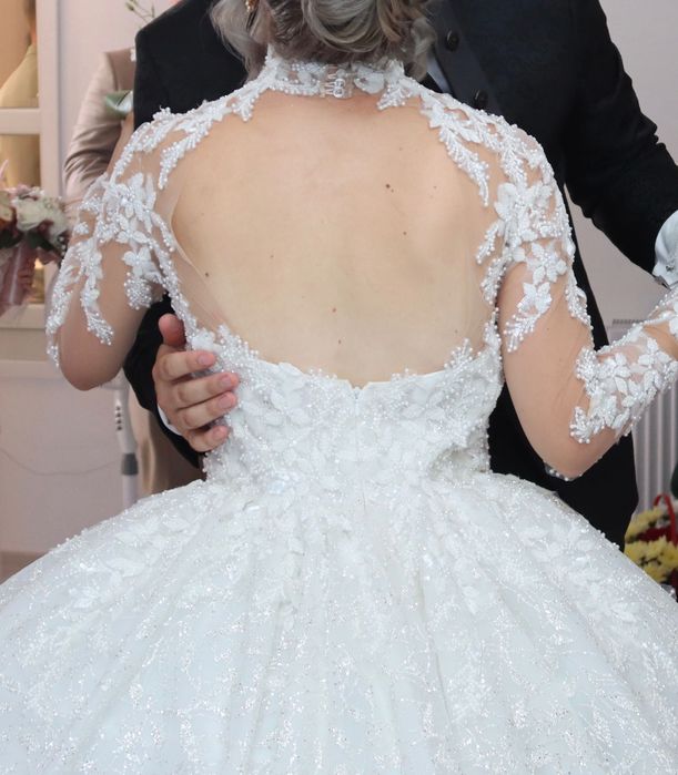 Vând rochie de mireasă tip prințesă