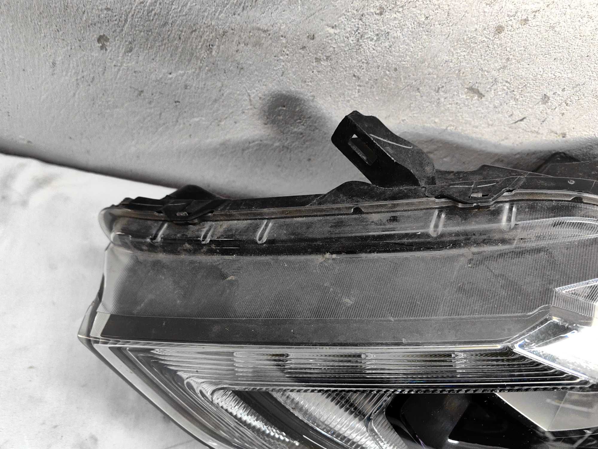 Оригинален   фар Нисан  Nissan Qashqai Led