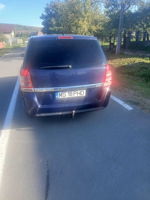 Vând Opel Zafira B