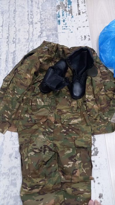 Продаю форму мультикам и берцы зиный