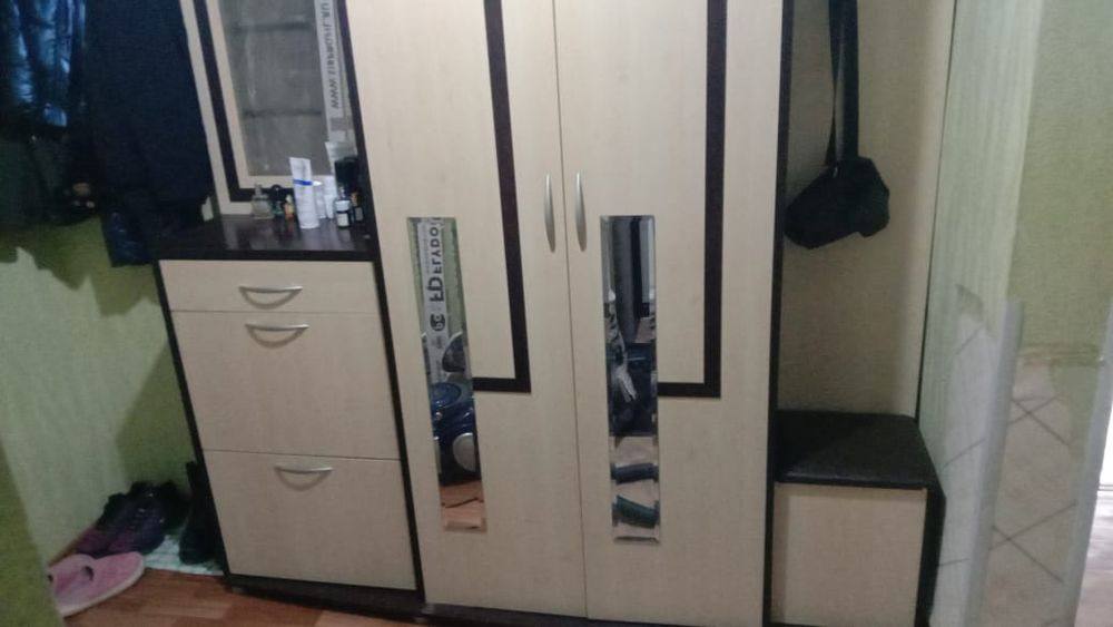 Продаётся прихожая