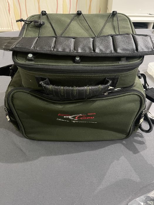 Geanta spinning iron claw lure container