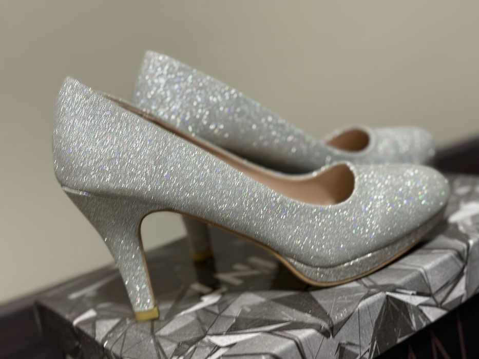 Официални сребристи обувки