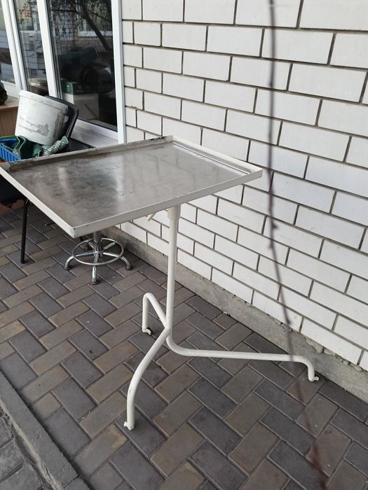 Продам столик столик