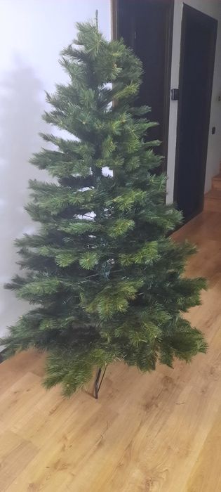 Vând brad artificial 3d