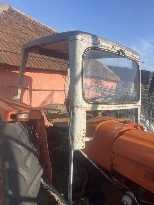 Semicabina pentru tractoare