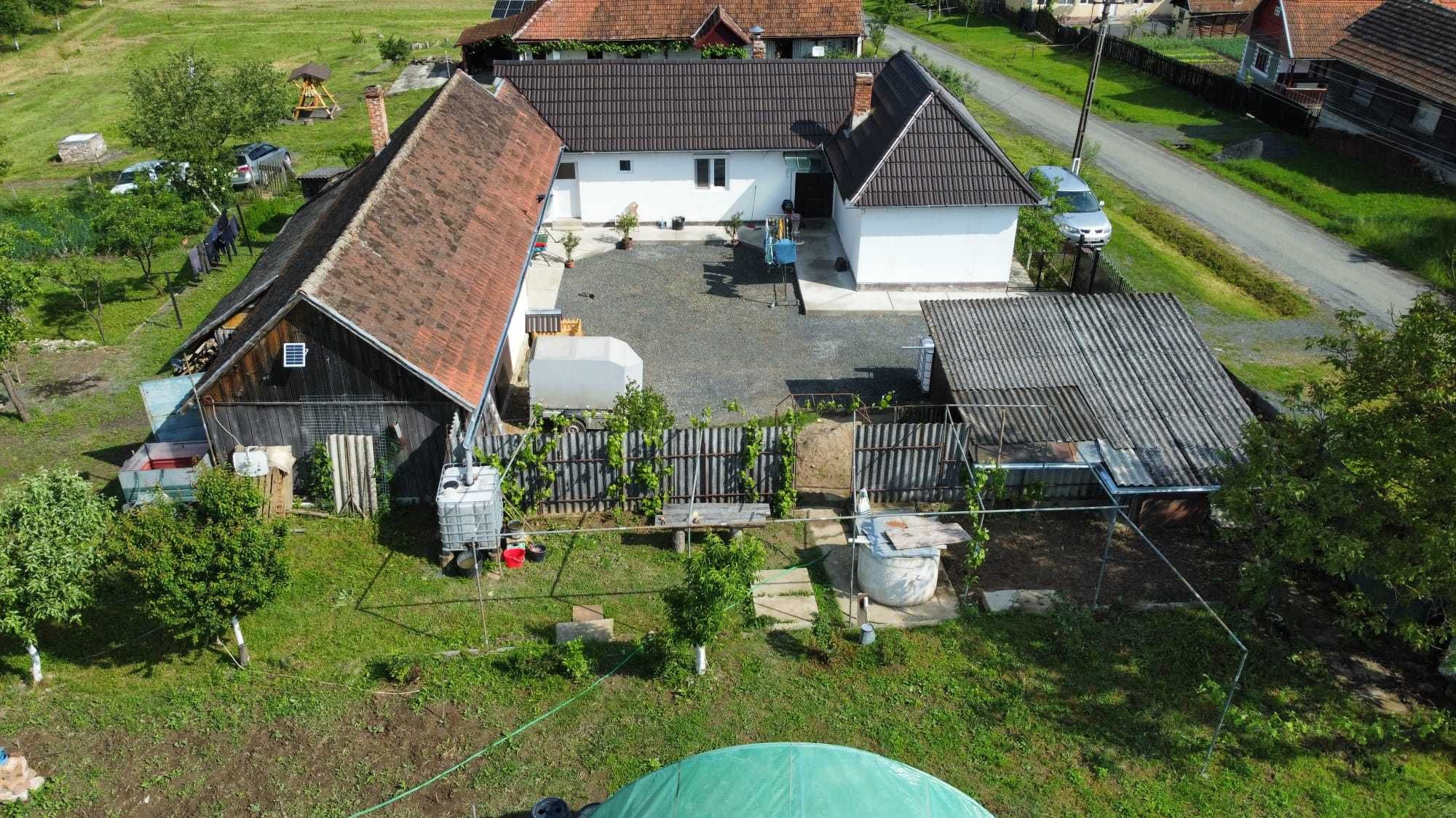 Casă la țară peisaj pitoresc