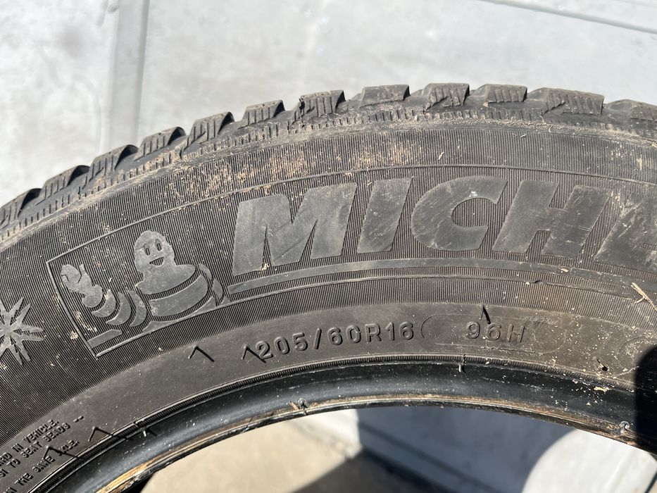 2 бр. зимни гуми 205/60/16 Michelin A5 7 mm DOT 2317