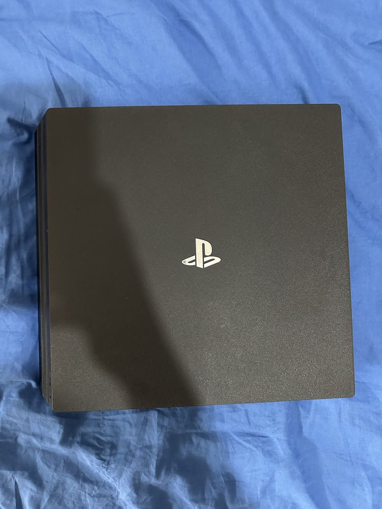PS4 PRO конзола+игри