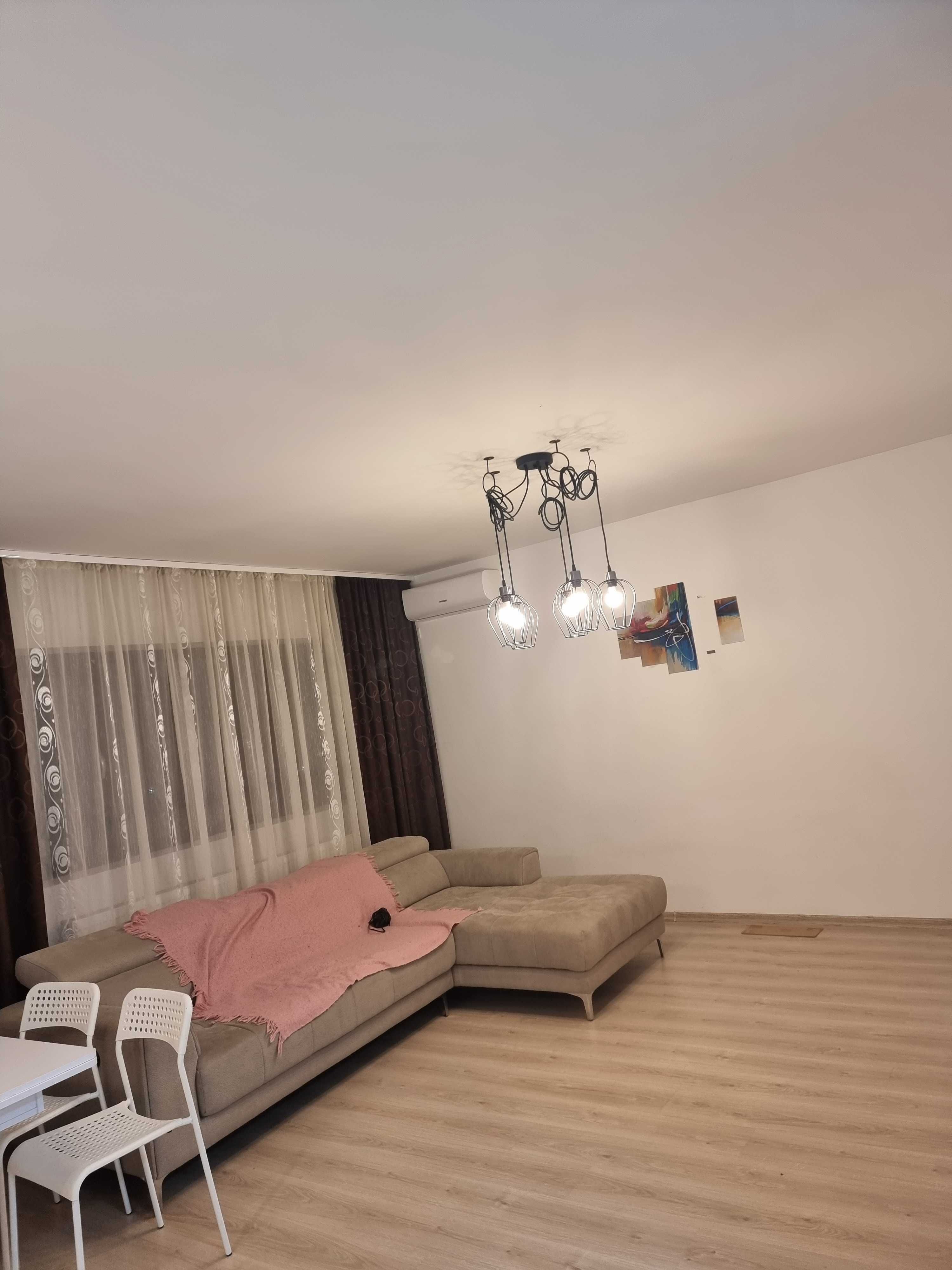 Inchiriez apartament 3 camere