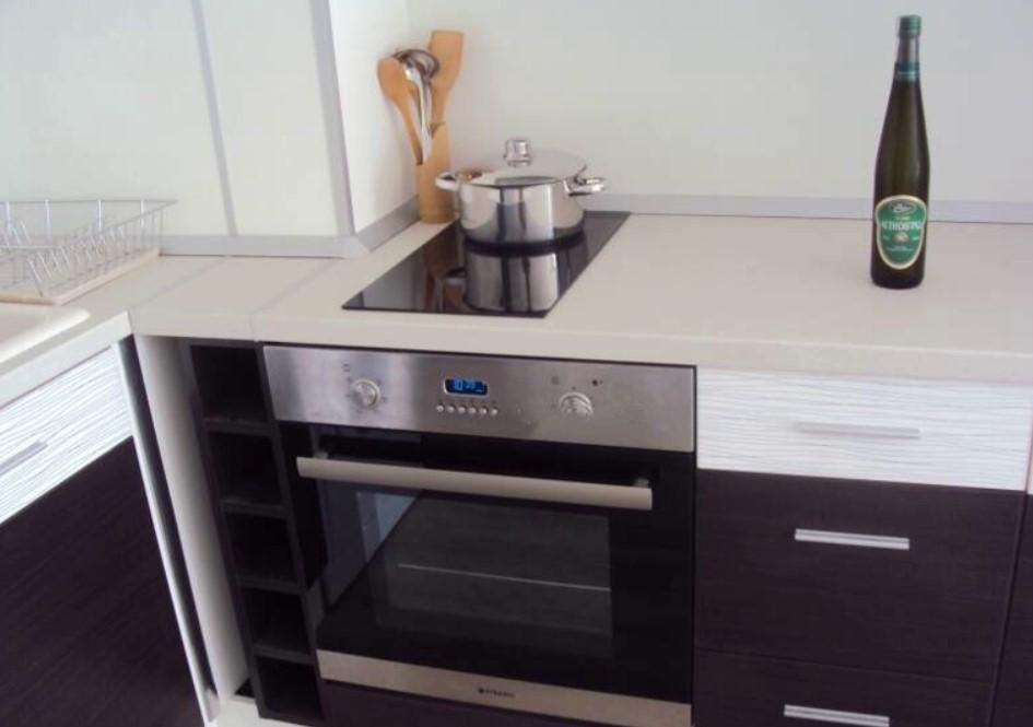 Дава се под наем Двустаен апартамент в Бургас, Център - 60 кв.м за 510 € - Снимка #2