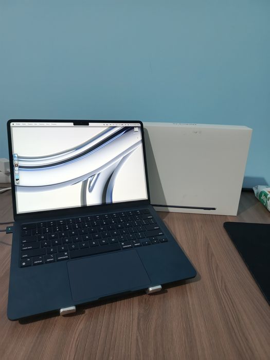 Продам Macbook Air 2024 M3