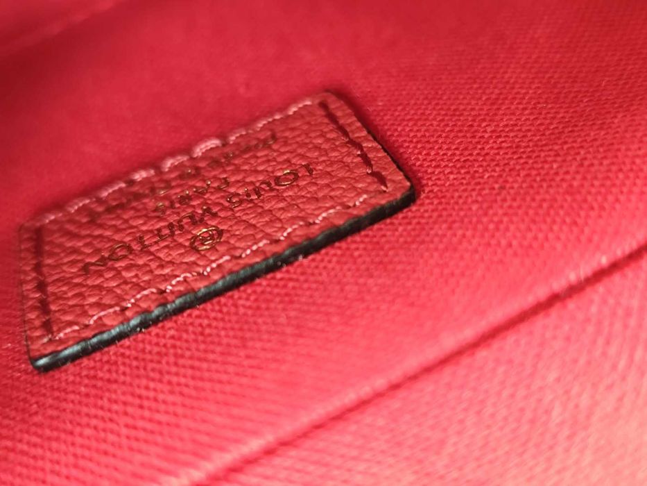 Louis Vuitton Чанта от Емблематичната Релефна Зърнеста Телешка Кожа