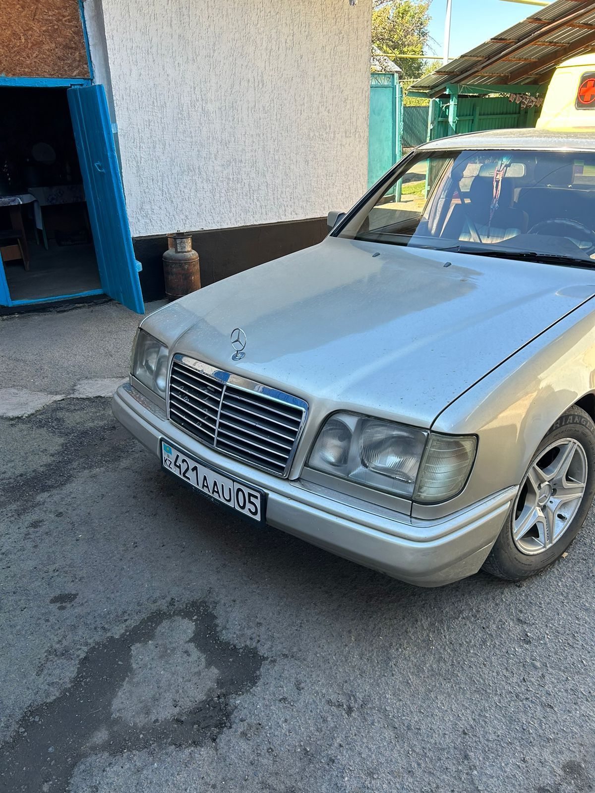 Продам машину срочно торг имеется