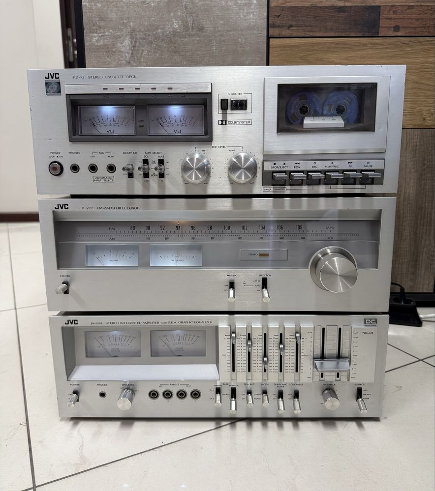 Ретро аудио сет JVC - усилвател JA-S44, тунер JT-V22 и дек JVC KD-10