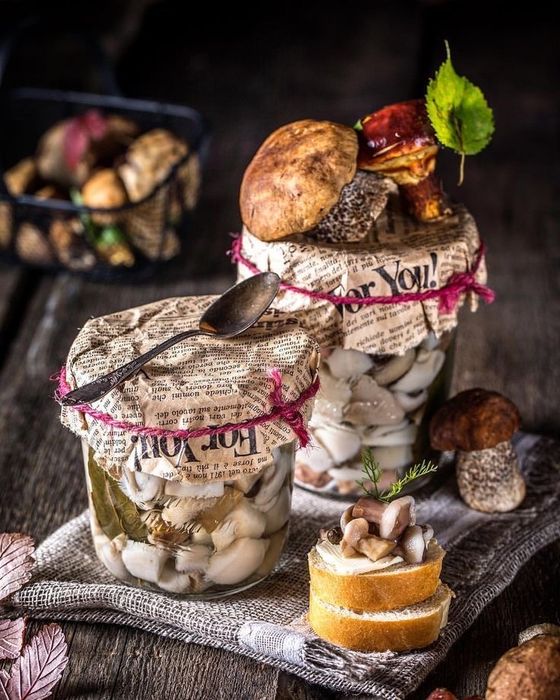 Грибы маринованные Белые грибы