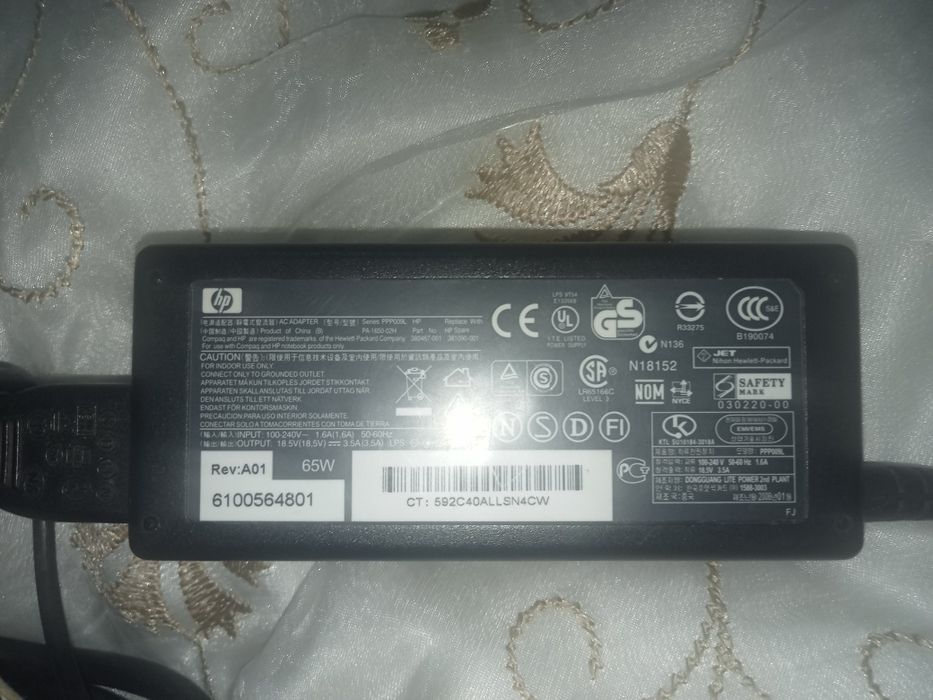 Зарядник для ноутбука