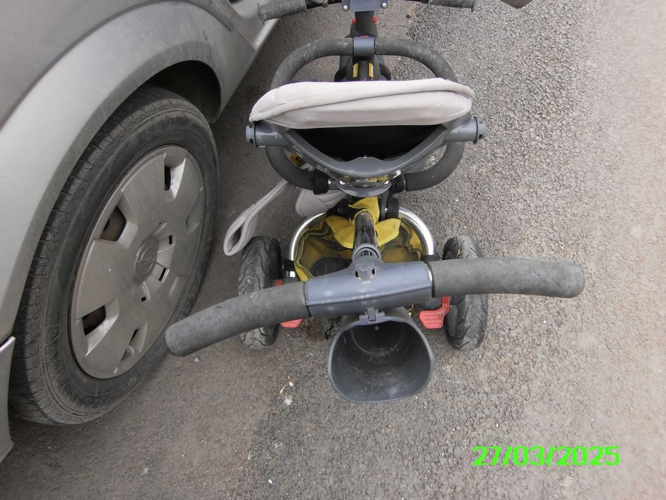 Tricicleta dublul conducere si trotineta