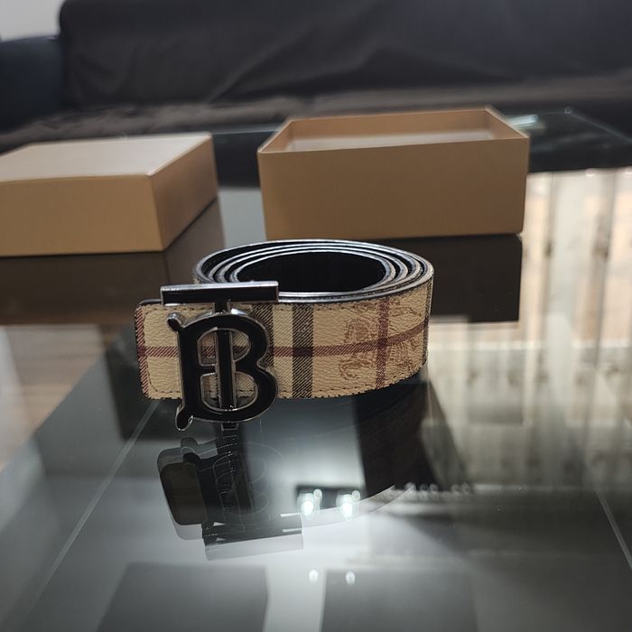 Curea Burberry cu 2 fețe