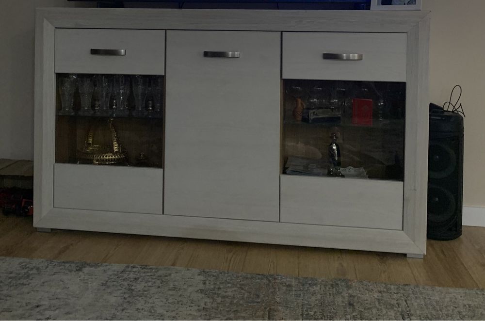 Тумба под  тв и т д