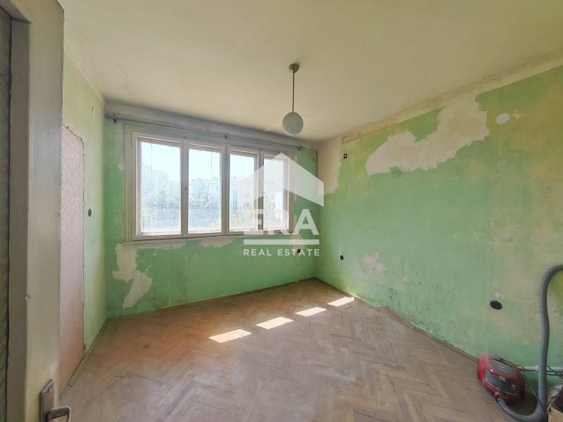 Продава се Четиристаен апартамент в Силистра, Център - 85 кв.м за 1059 €/кв.м - Снимка #6