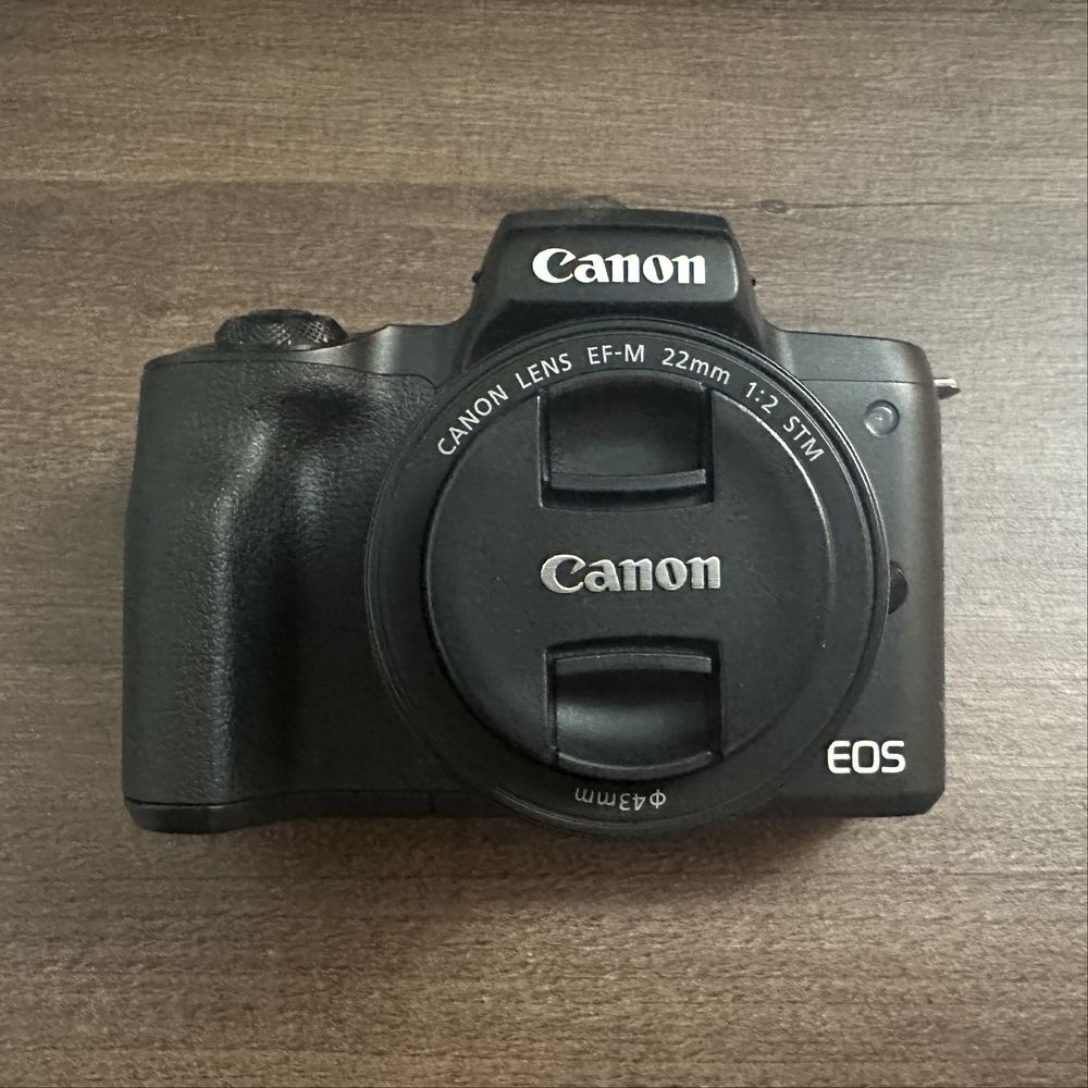 Canon M50 - комплект с обектив и батерии