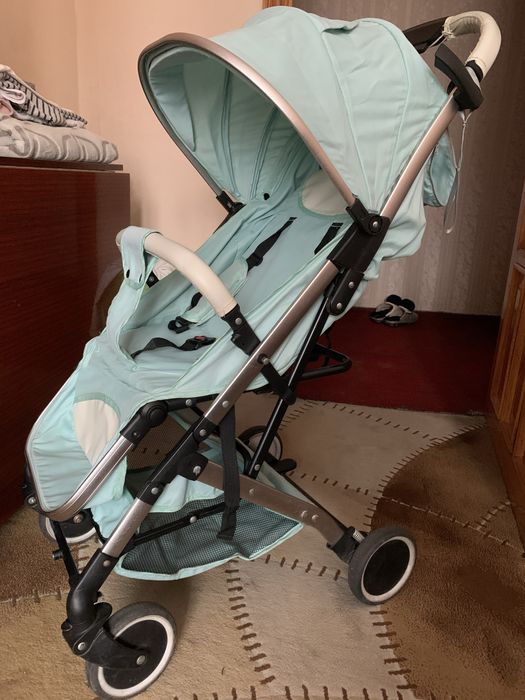 Продам удобную легкую коляску