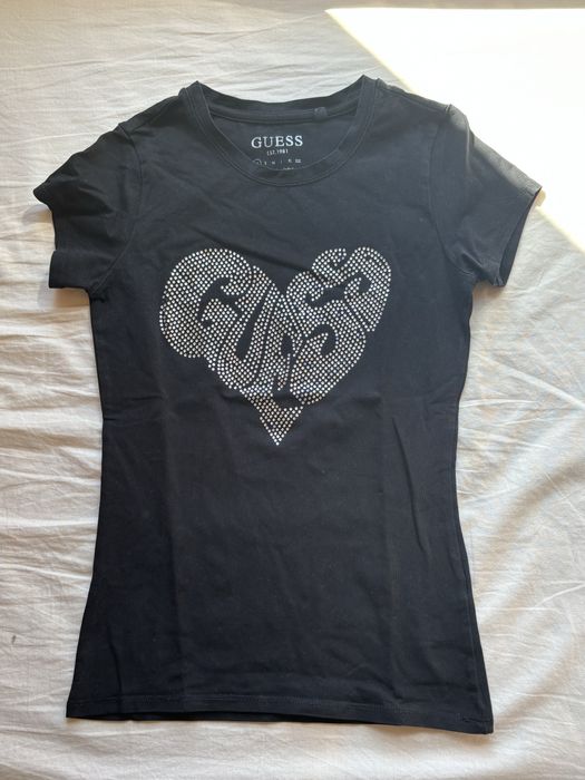 Тениска Guess с камъчета