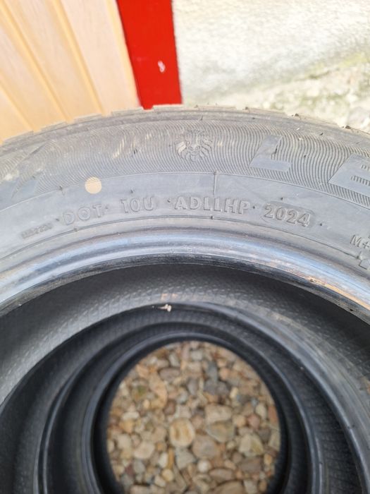 Vând 2 seturi de anvelope super preț