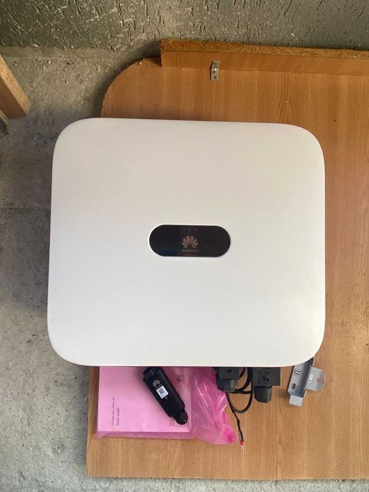 Vand Invertor trifazat on-grid Huawei de 6 kW + Smart Meter