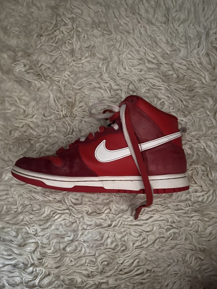 Nike Dunk’s High SE "First Use" sneakers