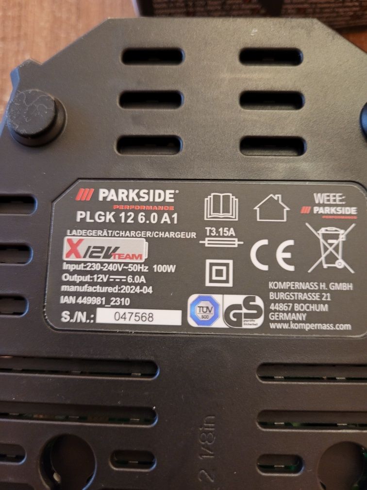 Батерия и зарядно устройство Parkside  12 волта Xteam