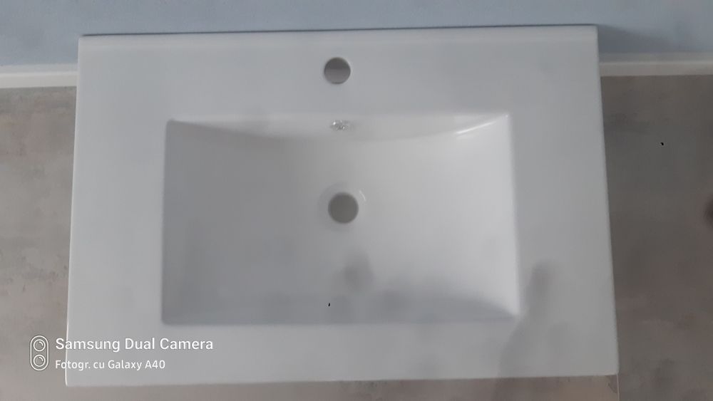 Chiuvetă baie pe mobilier 71 / 46 cm