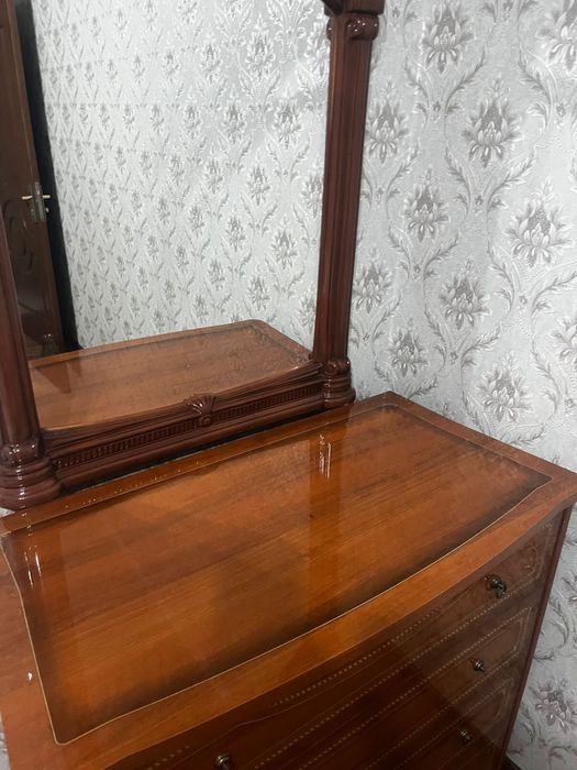 Продам комод зеркалом в хорошем состоянии