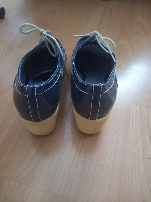 Pantofi din lac de piele 37