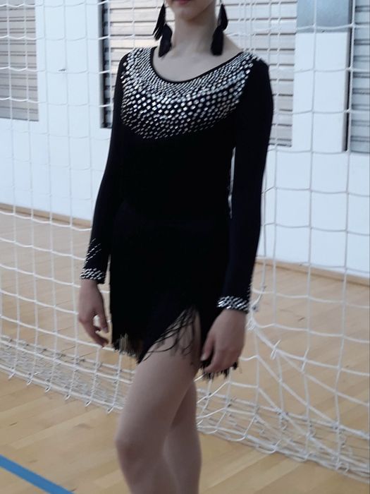 Рокля за спортни танци – черна с ресни и камъни