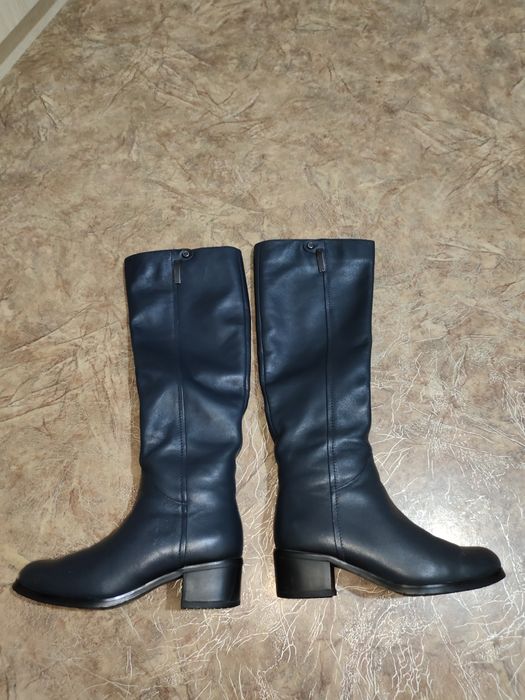 Продам кожаные женские зимние сапоги в хорошем состоянии.