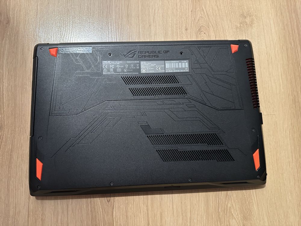 Продавам геймърски лаптоп ASUS GL553VD