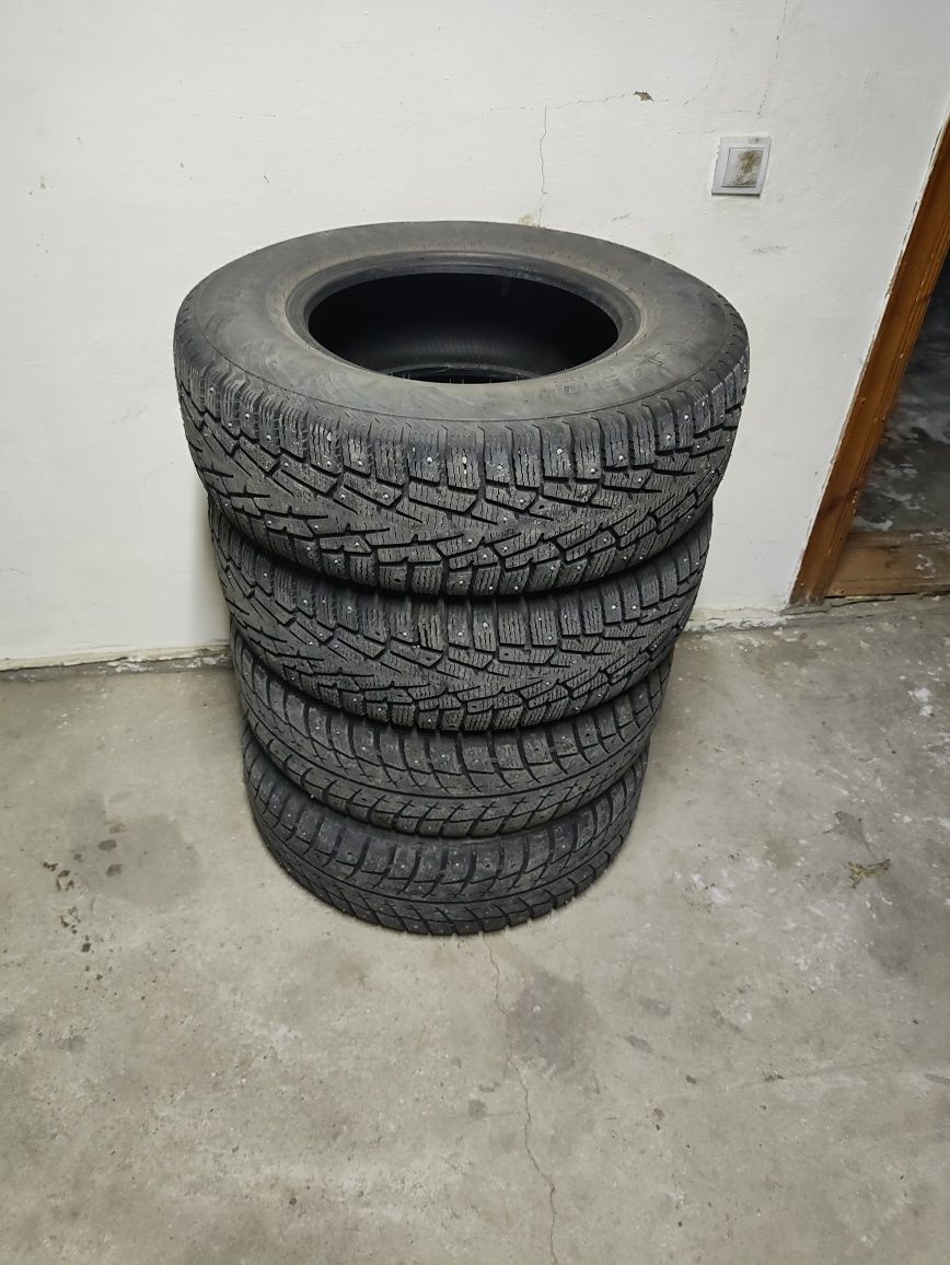 Шина зимные Б/у  235/70/r16