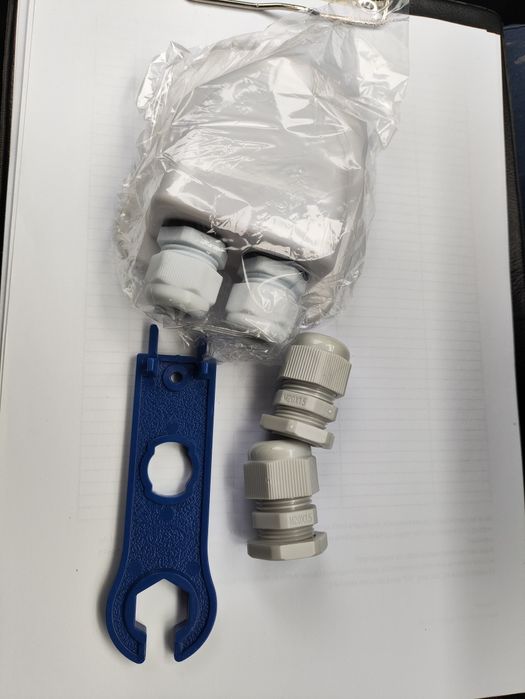 Cutie de cabluri de trecere pentru acoperis RV cu 2 gauri cu panou sol