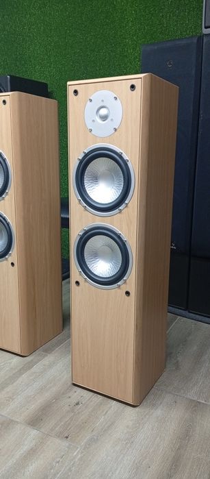 Тонколони ELTAX Universe