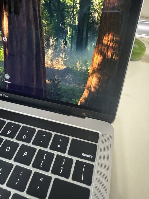 Macbook pro 2018 (13) sotiladi