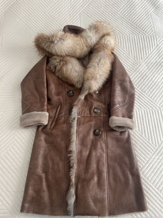 Продам красивую дубленку, натуральная. Мех - золотая лиса.