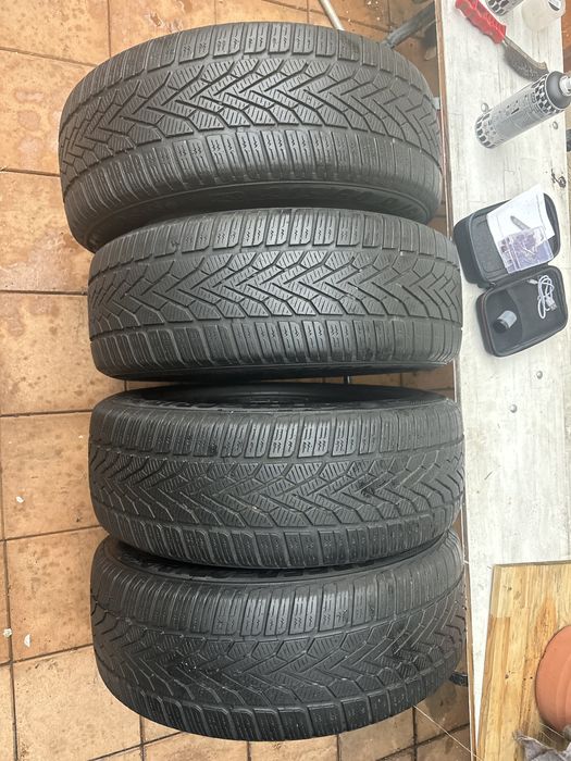 Cauciucuri iarna 215/60/16 Semperit