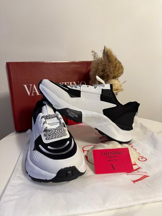 Adidasi Valentino Model Nou 2025