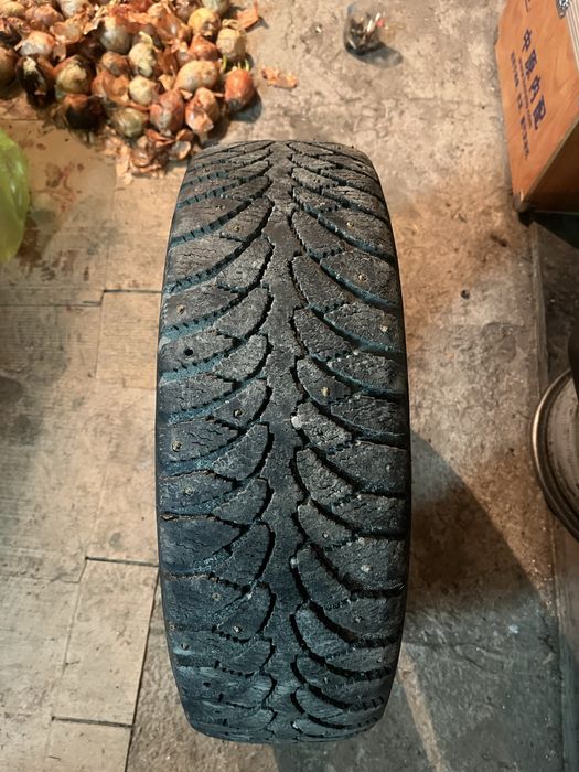 Продам 2 резины зимние
